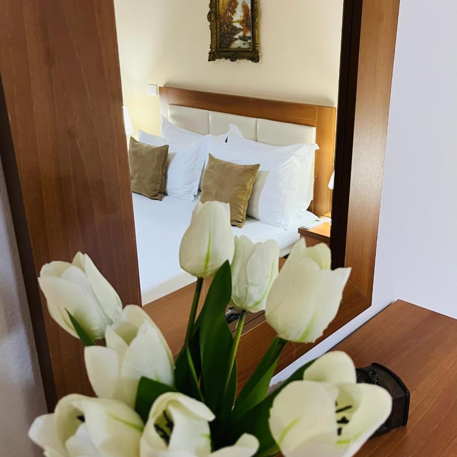 Iljazi'S Apartaments Влёра Экстерьер фото