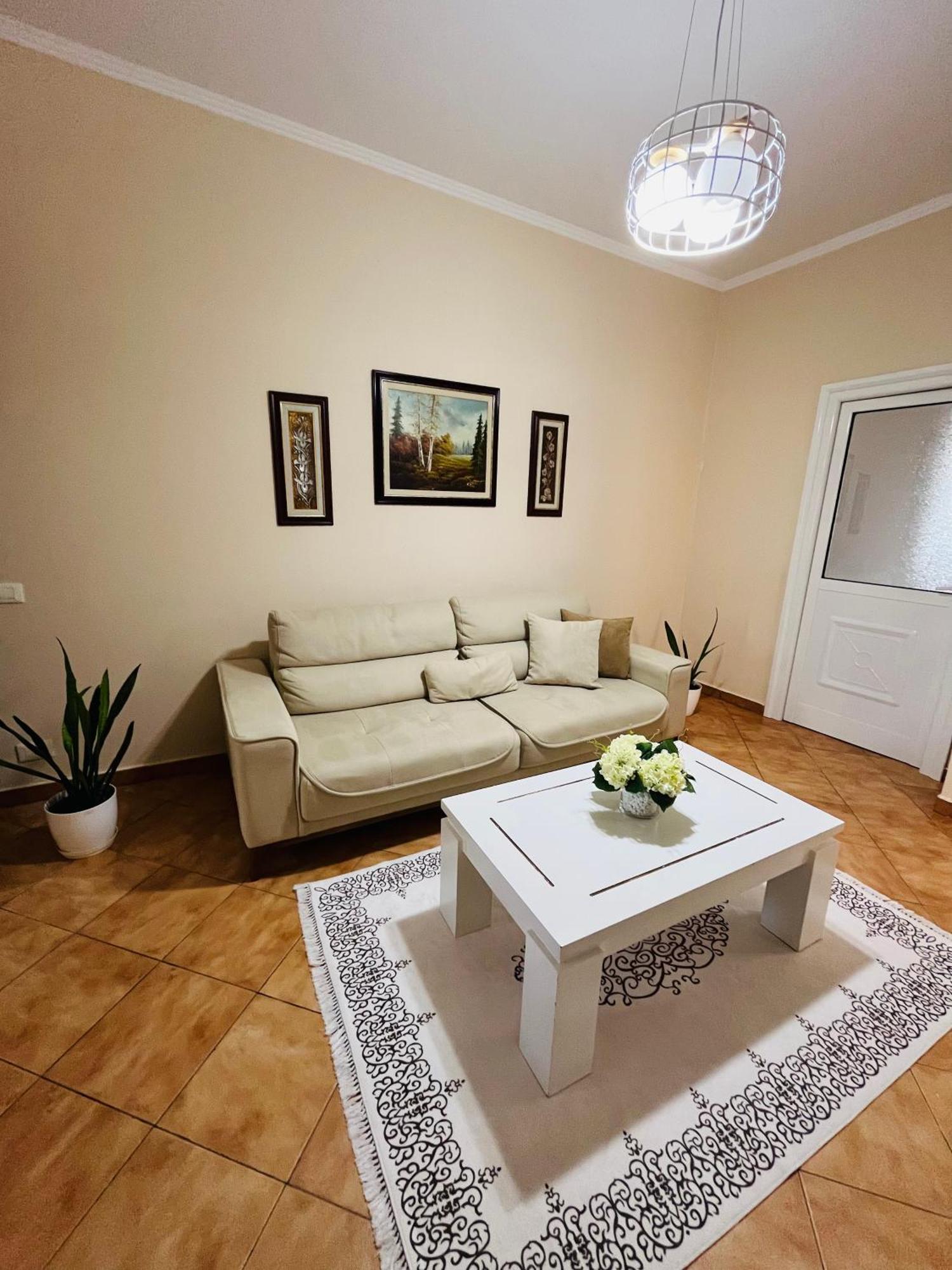 Iljazi'S Apartaments Влёра Экстерьер фото